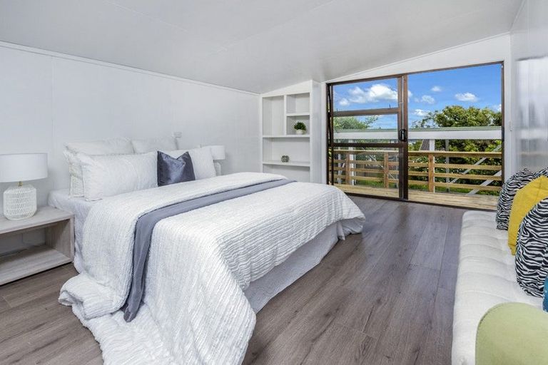 Photo of property in 1/144 Sunset Road, Unsworth Heights, Auckland, 0632