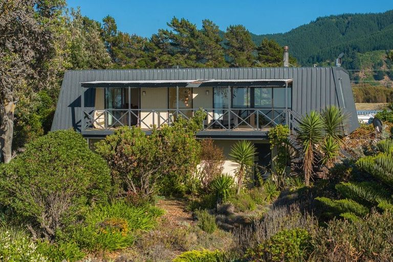 Photo of property in 114 Rarangi Beach Road, Rarangi, Blenheim, 7273