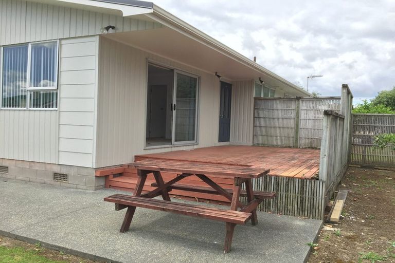 Photo of property in 2 Frank Evans Place, Henderson, Auckland, 0610