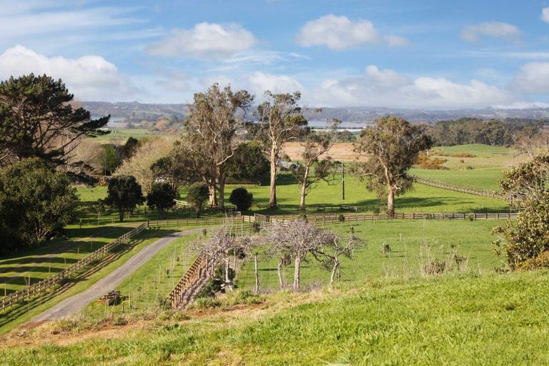 Photo of property in 41 Mcnaughten Road, Karioitahi, Waiuku, 2683