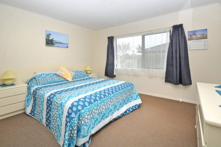 Photo of property in 6 O'sullivan Place, Waiuku, 2123