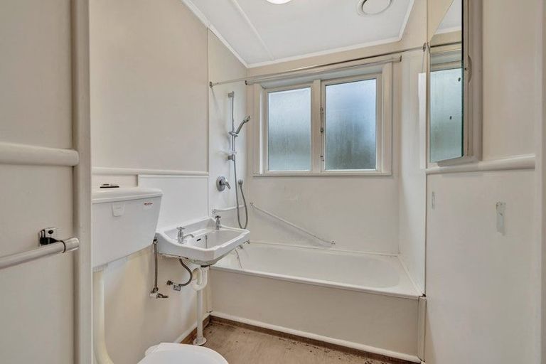 Photo of property in 21 Ealing Street, Redwood, Christchurch, 8051