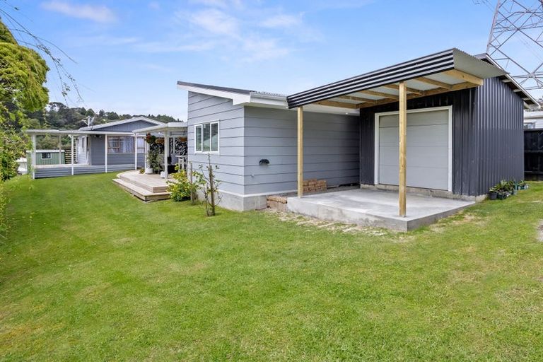 Photo of property in 3 Huruhuru Road, Massey, Auckland, 0614