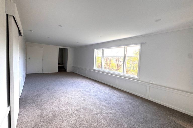 Photo of property in 135 Ruskin Road, Newlands, Wellington, 6037