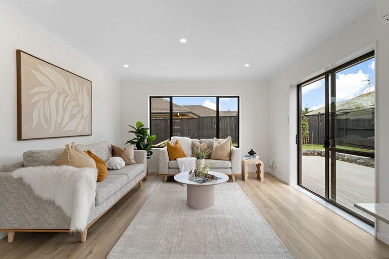 Photo of property in 21 Sandwick Drive, Weymouth, Auckland, 2103