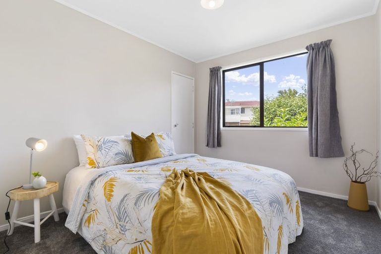 Photo of property in 67 Sunvue Road, Glen Eden, Auckland, 0602