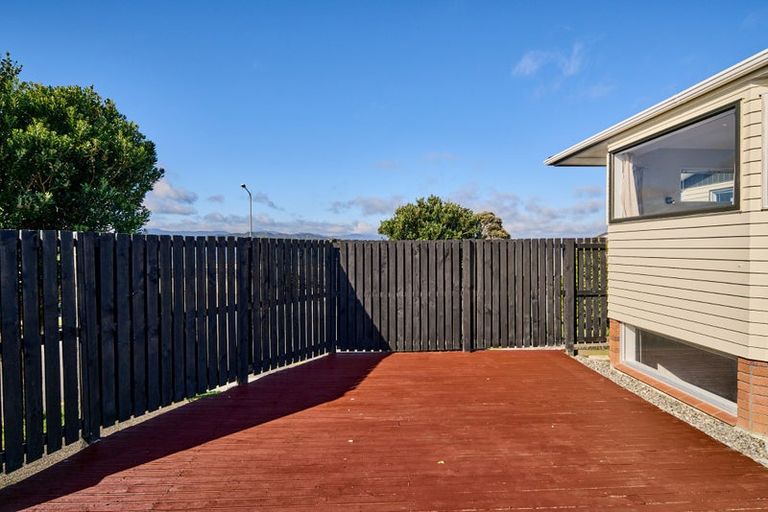 Photo of property in 18 Eastview Grove, Normandale, Lower Hutt, 5010