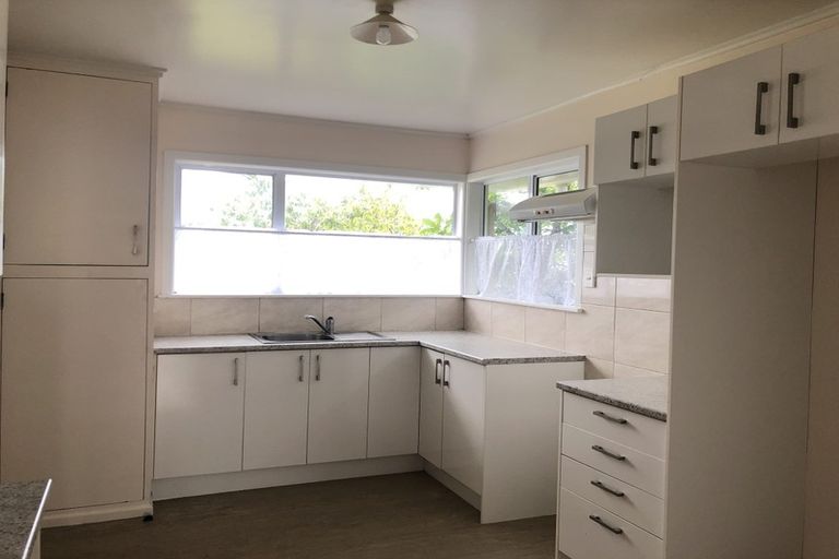 Photo of property in 23 Fairdene Avenue, Henderson, Auckland, 0610