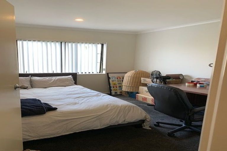 Photo of property in 3/17 Harbour View Road, Te Atatu Peninsula, Auckland, 0610