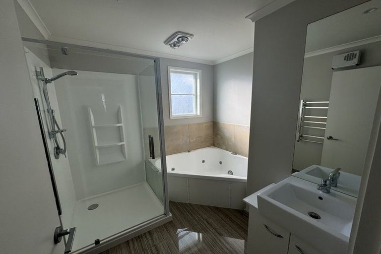 Photo of property in 571a Queen Street East, Levin, 5510