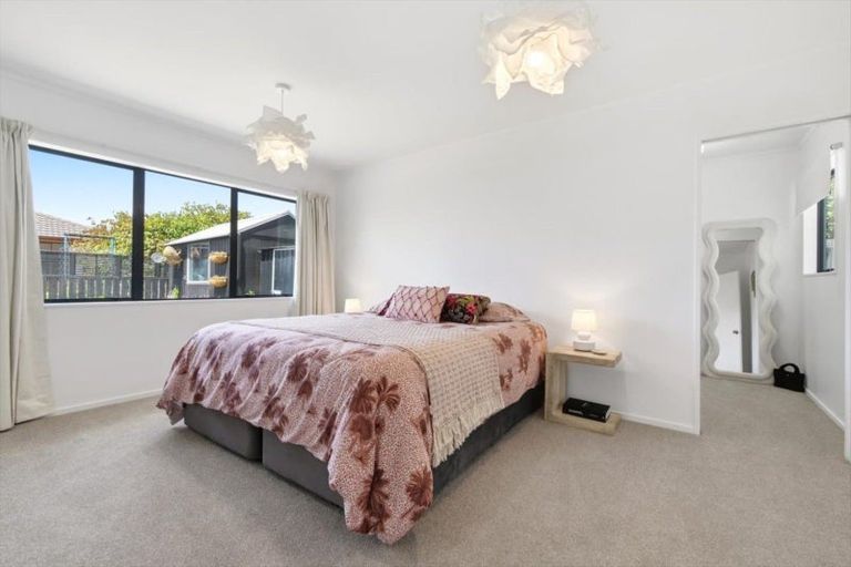 Photo of property in 11 Reef Avenue, Papamoa Beach, Papamoa, 3118