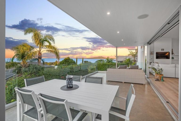 Photo of property in 12a Eastcliffe Road, Castor Bay, Auckland, 0620