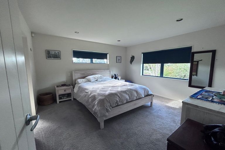 Photo of property in 4 Roberts Road, Matakatia, Whangaparaoa, 0930