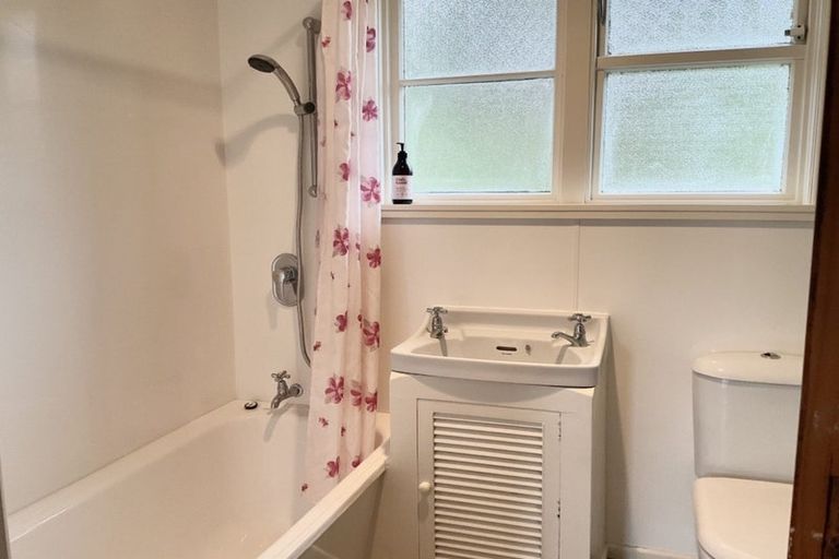 Photo of property in 48 Montgomery Avenue, Karori, Wellington, 6012