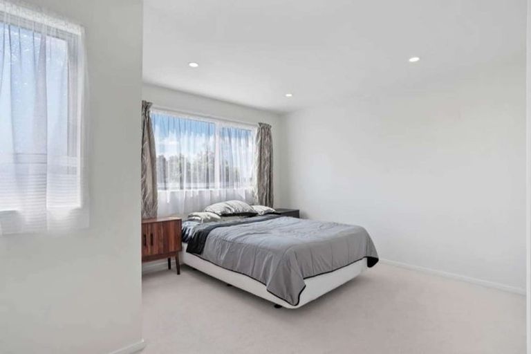 Photo of property in 4035c Great North Road, Glen Eden, Auckland, 0602