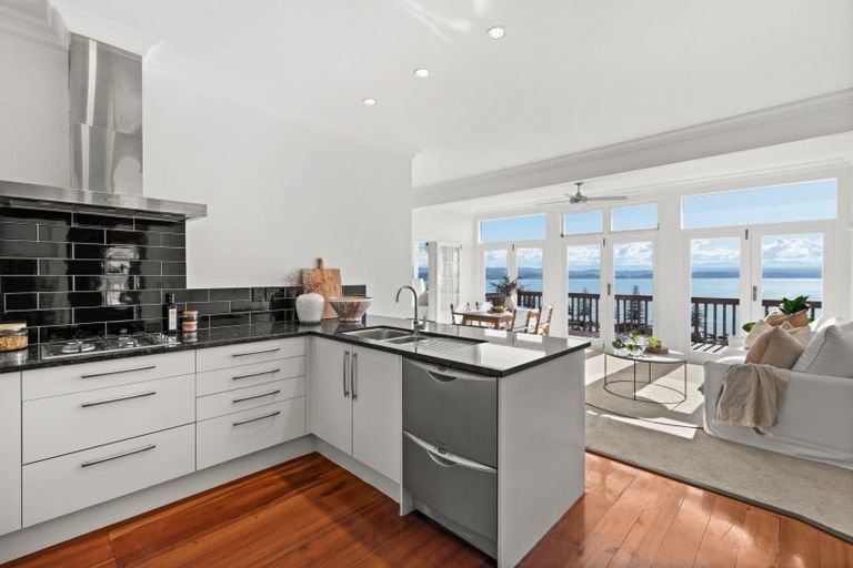 Photo of property in 14 Bay View Road, Bluff Hill, Napier, 4110