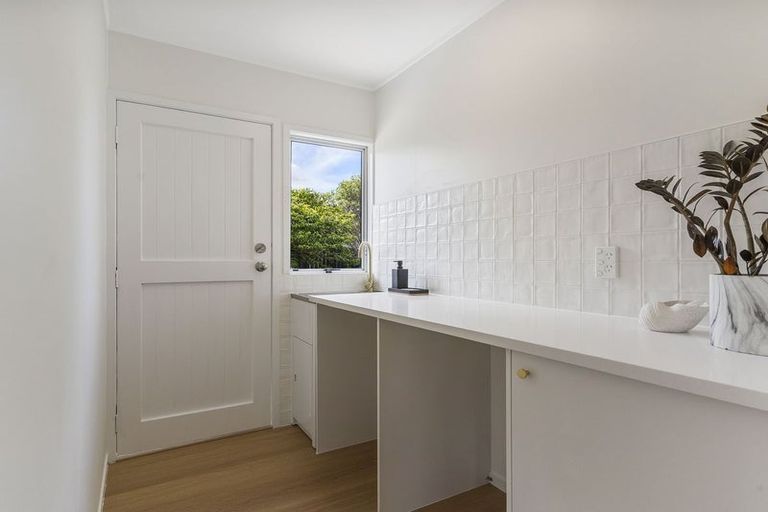 Photo of property in 5 Moxham Grove, Massey, Auckland, 0614