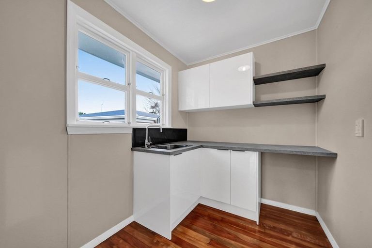 Photo of property in 9 Pacey Avenue, Hawera, 4610