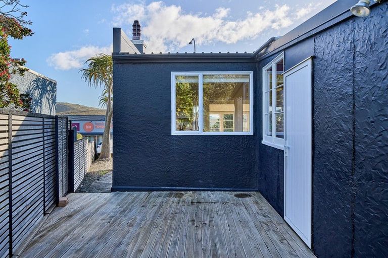 Photo of property in 128 Mana Esplanade, Paremata, Porirua, 5026