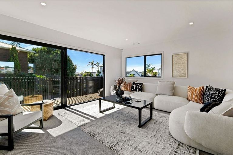 Photo of property in 2/1 Omana Road, Milford, Auckland, 0620