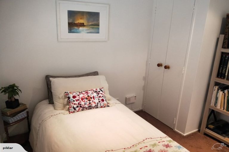 Photo of property in 8a Holiday Road, Stanmore Bay, Whangaparaoa, 0932