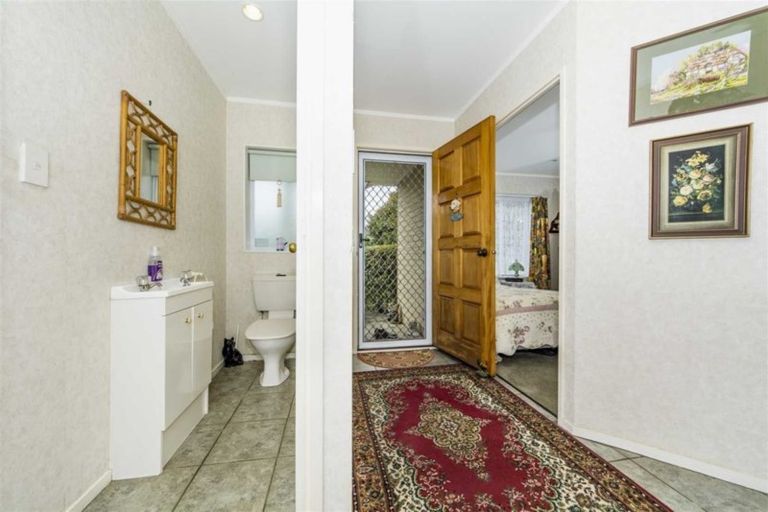 Photo of property in 10 Gala Place, Henderson, Auckland, 0612