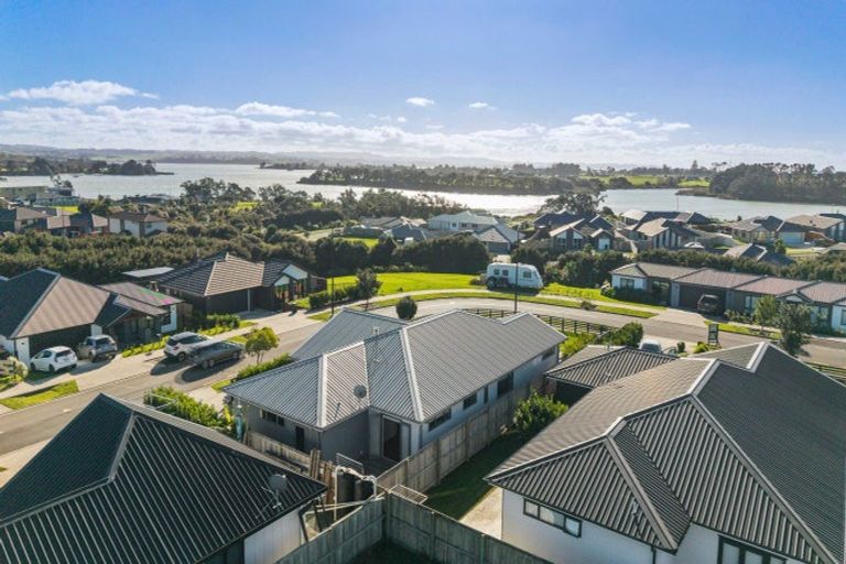 Photo of property in 11 Wheriko Avenue, Glenbrook, Waiuku, 2681