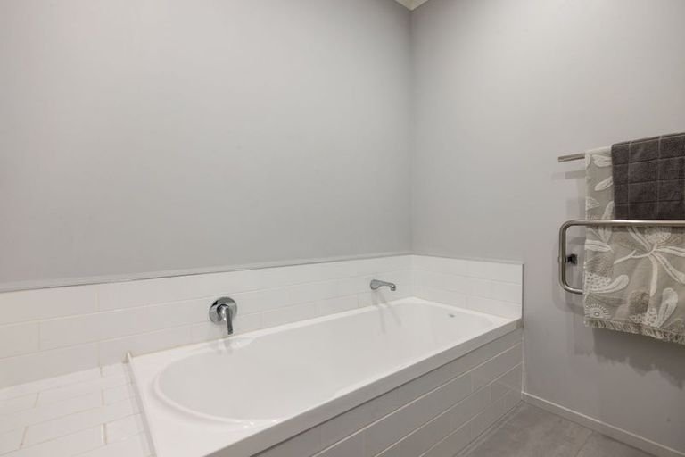 Photo of property in 6 Queens Park Crescent, Frankton, Hamilton, 3204