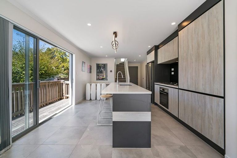 Photo of property in 7/11 Celeste Place, Totara Vale, Auckland, 0627