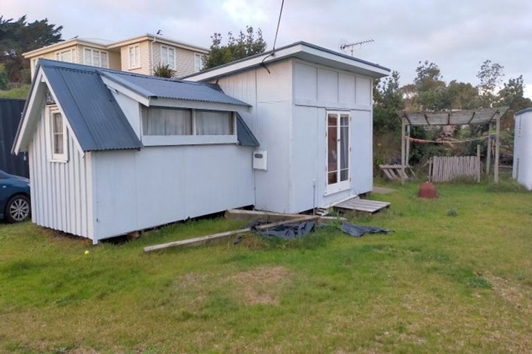 Photo of property in 1 Dustin Street, Foxton Beach, Foxton, 4815