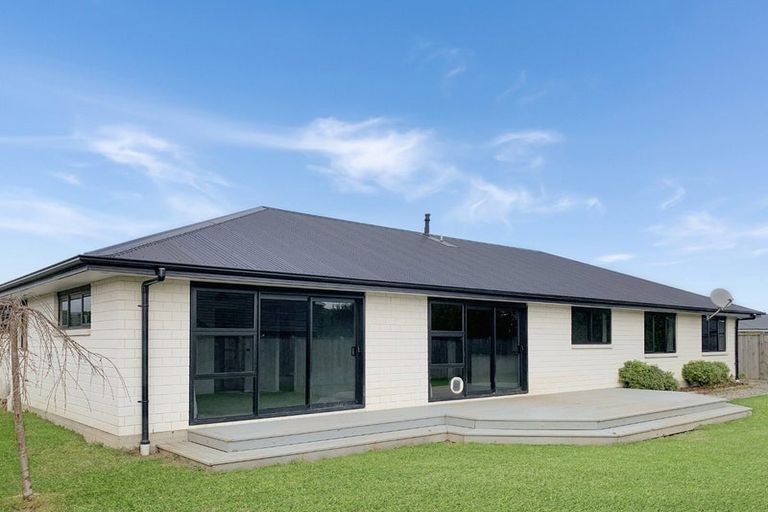 Photo of property in 8 Gladys Place, Levin, 5510