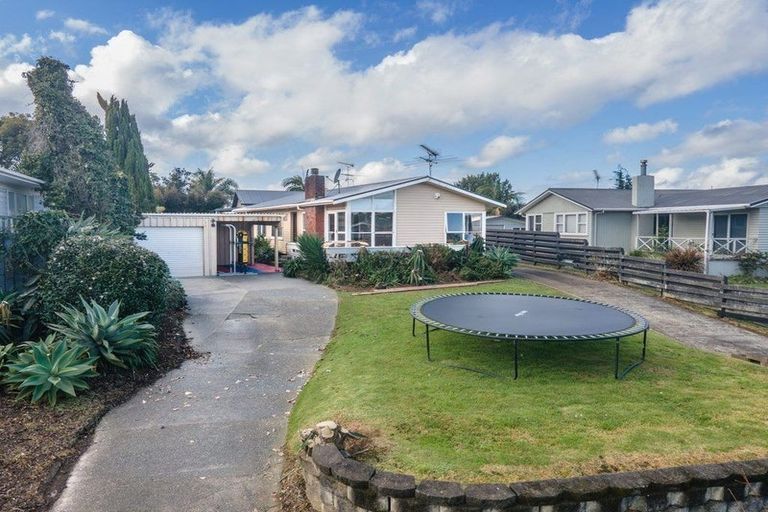 Photo of property in 22 Larne Avenue, Pakuranga Heights, Auckland, 2010