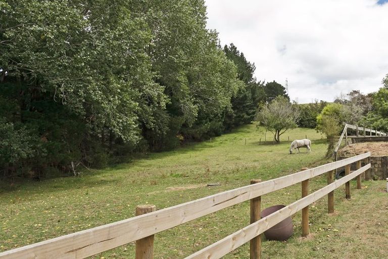 Photo of property in 280 Inland Road, Helensville, 0875