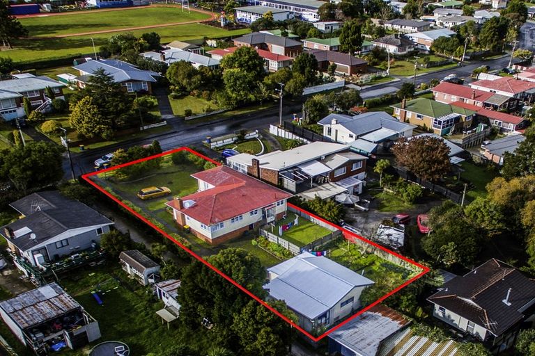 Photo of property in 22 Kingdale Road, Henderson, Auckland, 0610