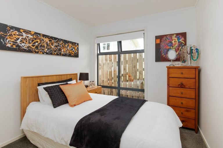 Photo of property in 42 Kenepuru Drive, Tawa, Wellington, 5028