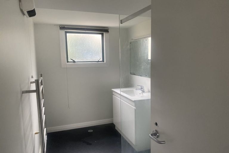 Photo of property in 28 Eccleston Hill, Thorndon, Wellington, 6011