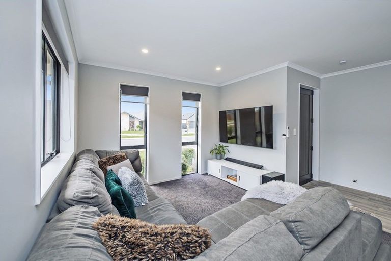 Photo of property in 8 Northmoor Boulevard, Rolleston, 7615