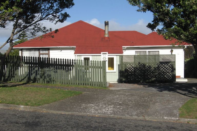 Photo of property in 32 Spur Grove, Titahi Bay, Porirua, 5022