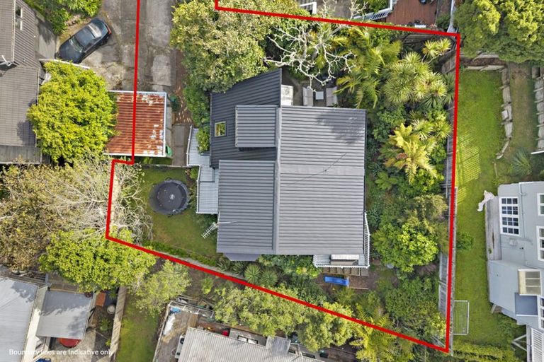 Photo of property in 2/26 Colonial Road, Birkenhead, Auckland, 0626