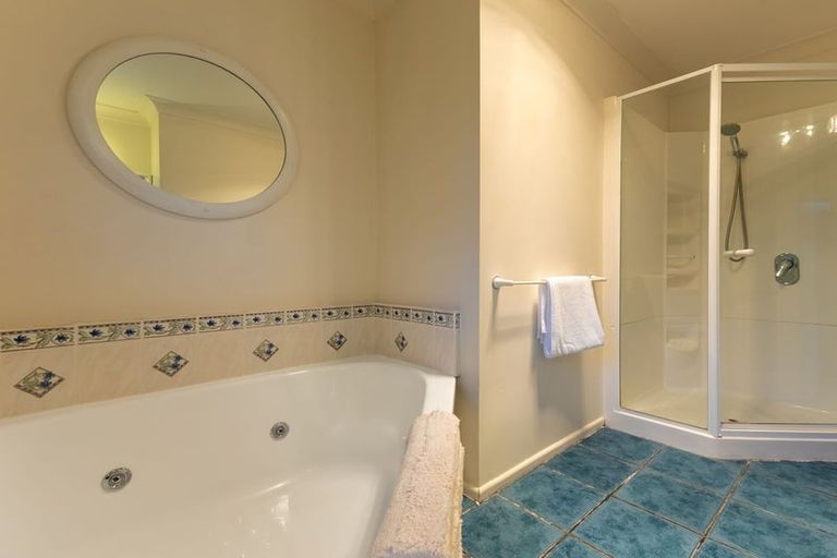 Photo of property in 1 Inverell Place, Waikanae, 5036