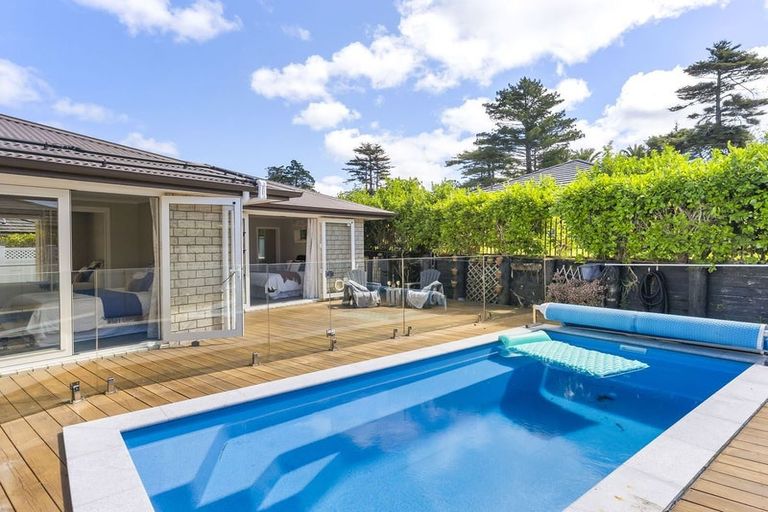 Photo of property in 13 Dida Park Drive, Kumeu, 0810