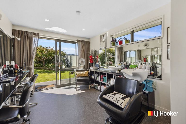 Photo of property in 17 Awa Toru Drive, Fairfield, Dunedin, 9018