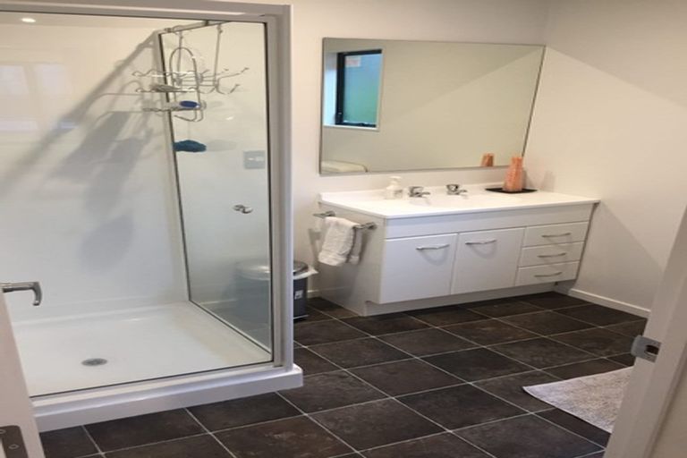 Photo of property in 91a Colwill Road, Massey, Auckland, 0614