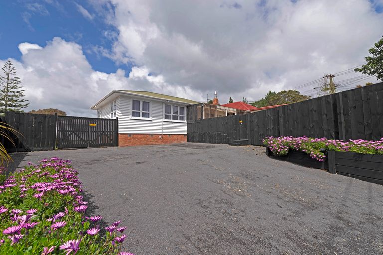 Photo of property in 76 Forest Hill Road, Henderson, Auckland, 0612