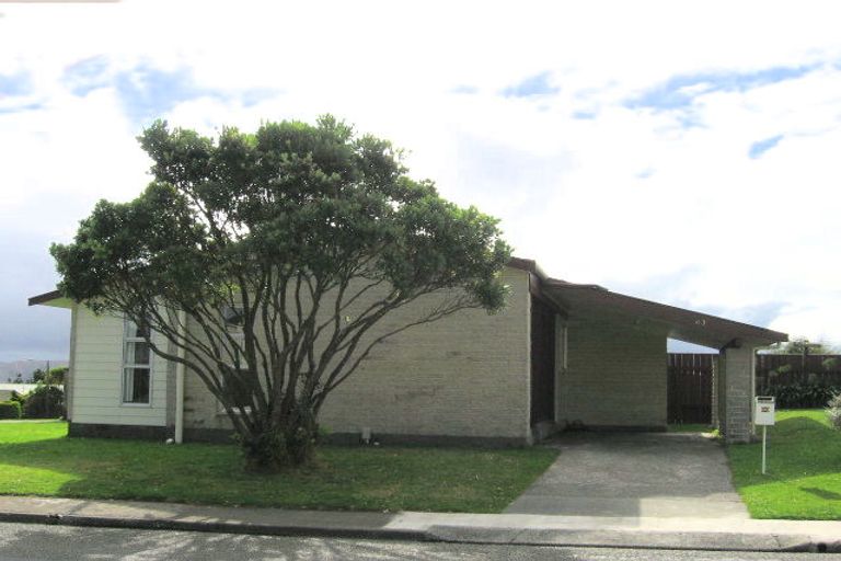 Photo of property in 63 Horokiwi Road West, Newlands, Wellington, 6037