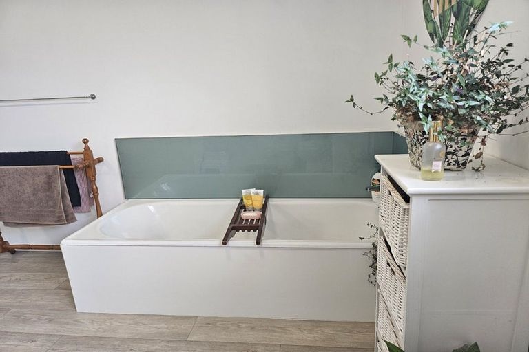 Photo of property in 12 Arohia Place, Snells Beach, 0920