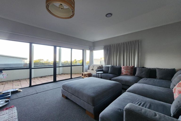 Photo of property in 18 Arden Place, Oakura, 4314