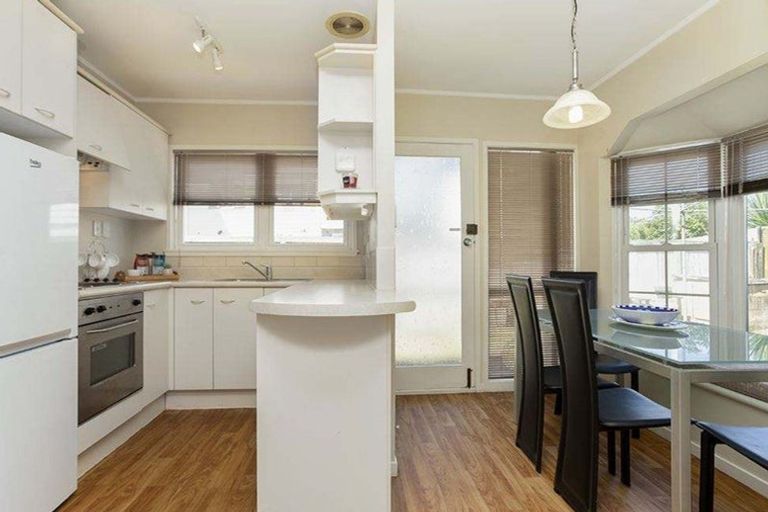 Photo of property in 2/5 Wanaka Place, Pakuranga Heights, Auckland, 2010