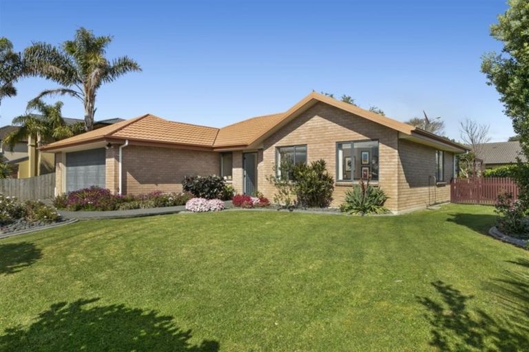 Photo of property in 9 Piriti Drive, Te Atatu Peninsula, Auckland, 0610