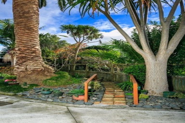 Photo of property in 17 Paramu Avenue, Birkdale, Auckland, 0626
